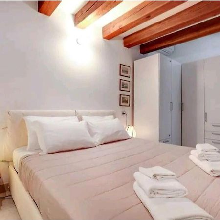 Pergola Apartment - Beautiful And Cozy Space On The Water Venedig Exteriör bild